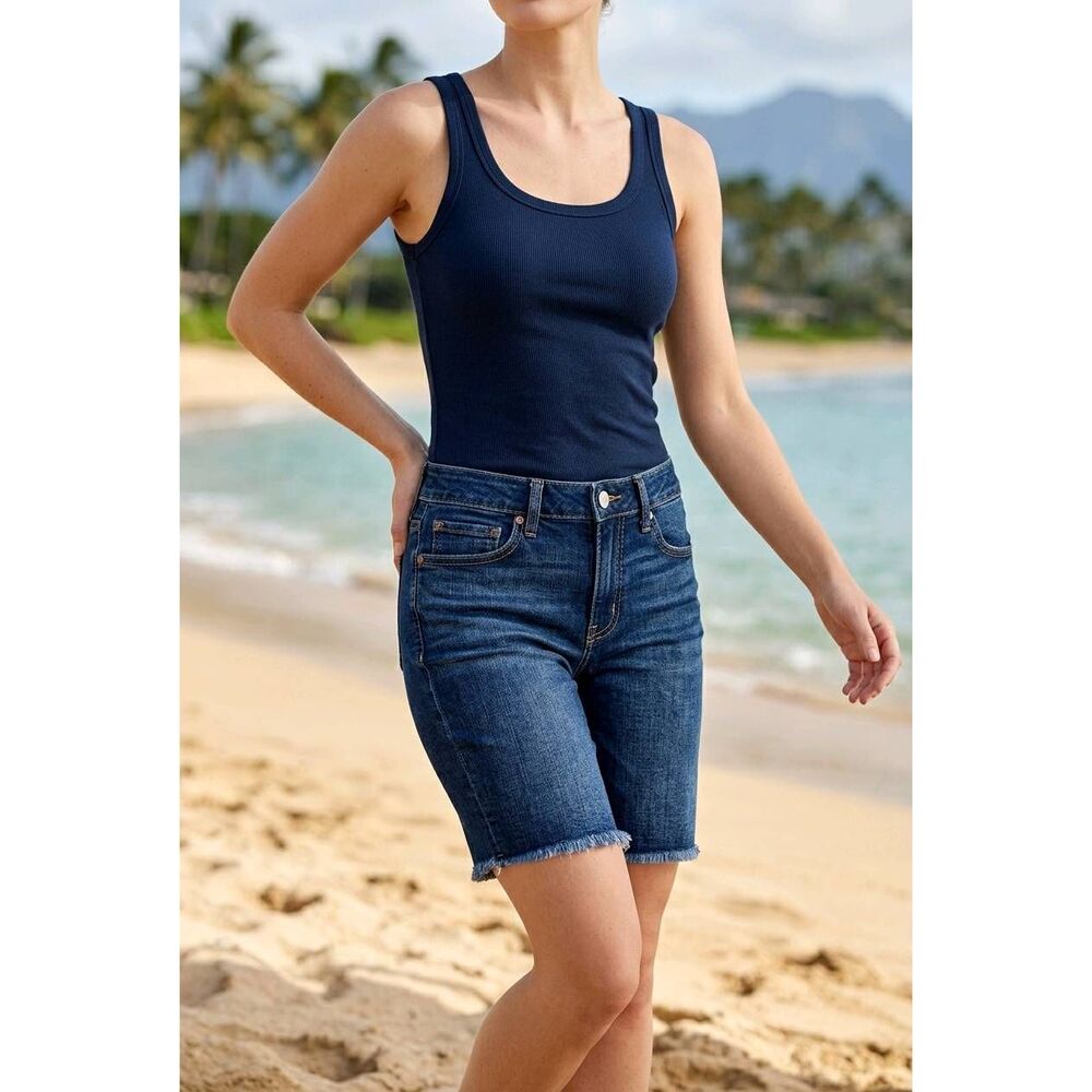 ☔️🔹️American Eagle Blue Raw Hem Denim Shorts Size 4